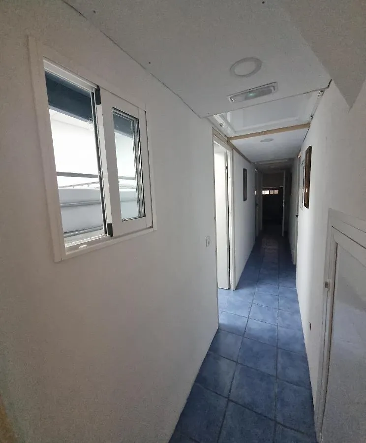 ALBERGUE CRISTINA habitaciones con baño privado y mini cocina Corralejo